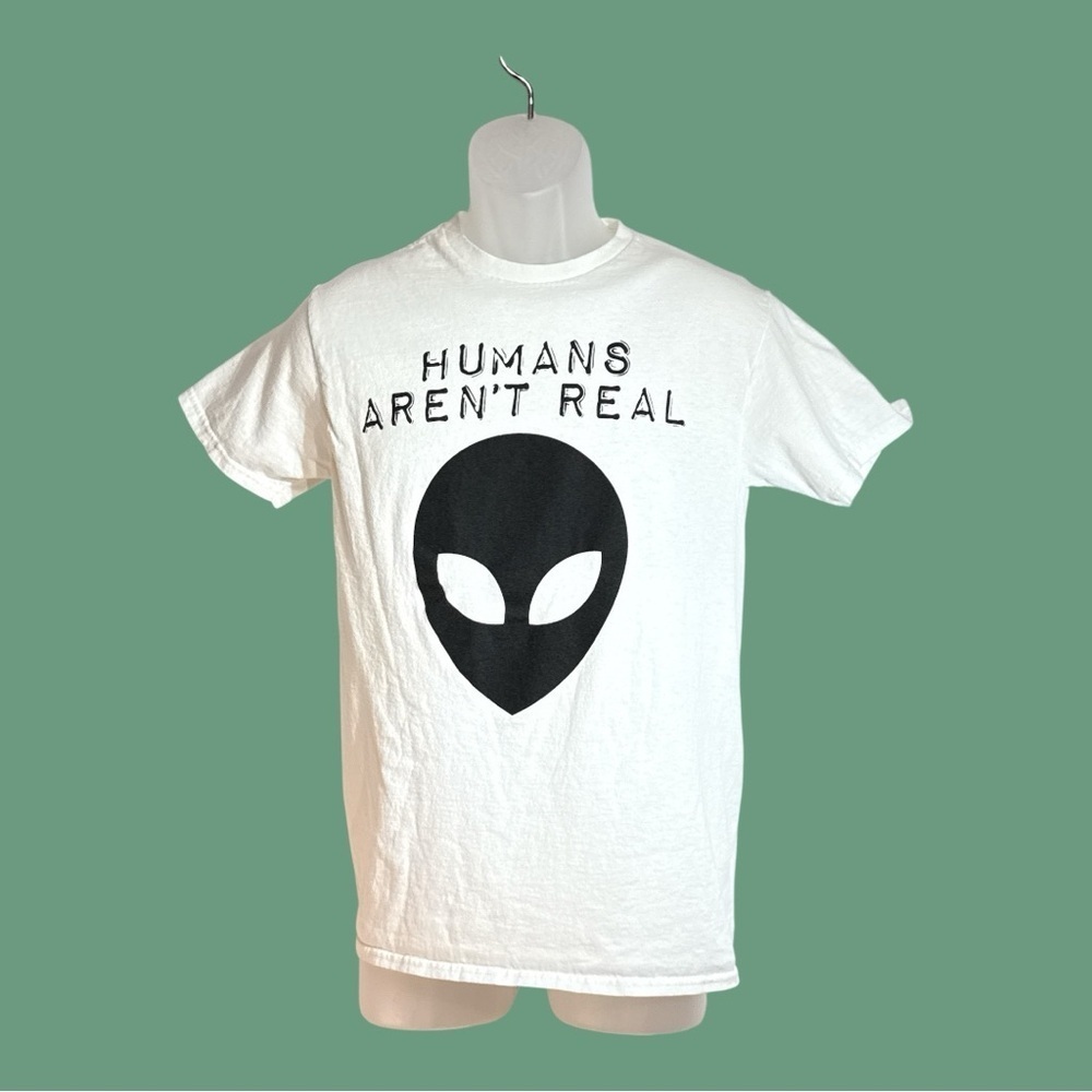 Humans Aren’t Real Souvenir Alien T-Shirt White with Black Graphics Size Small - Picture 1 of 7